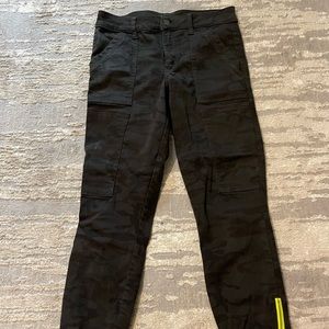 Level 99 camo joggers. Size 27.